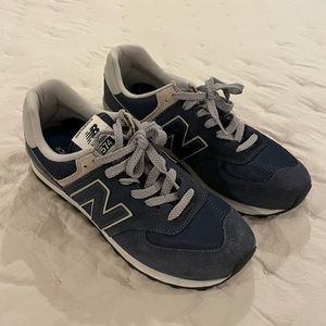 Men’s navy New Balance 574
